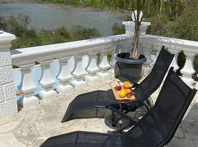Private And Pool With Views And Sunset Terraces At The Grove Vilă
